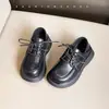 Sapatos de Couro para Meninas 2026 Novo Modelo Primavera e Outono Sapatos para Apresentação Escolar Infantil para Crianças Maiores, Mocassins Pretos com Solado Macio