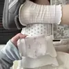 Calcetines Blancos para Mujer de Primavera y Otoño con Bordes Fruncidos, Rayas Verticales, Lazo, Puntos Pequeños, Calcetines Finos de Algodón Transpirables, Versátiles de Media Pantorrilla