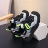 Sandálias Esportivas Infantis 2026 Verão Novo Estilo Sapatos de Praia Outdoor da Moda para Meninos Sandálias Aquáticas para Meninas Sapatos de Vadeio