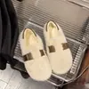 Chinelos de pelúcia estilo Birkenstock de duas vias, novos chinelos preguiçosos estilo coreano para uso externo feminino, sapatos de algodão femininos outono/inverno 2026, estilo slip-on