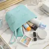 2026 Nuevo Estilo Bolsa Nube Esponjosa Algodón Acolchado Brillante Bolsa de Maquillaje para Mujer Nicho de Viaje Bolsa Impermeable para Almacenamiento de Artículos de Tocador