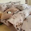 Algodão Puro Roupa de Cama Macia para Dormir Conjunto de Quatro Peças Retrô Espessado Escovado Fresco Pequeno Lençol Capa de Edredom Dormitório Atacado