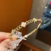 Pulseira Geométricas Flor de Zircônia Super Flash, Pulseira de Luxo Leve e de Alta Qualidade, Pulseira com Design de Nicho da Moda e Versátil