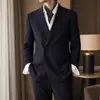 O terno masculino de duas peças com lapela entalhada é adequado para casamentos, festas, eventos de jantar, bailes de formatura e apresentações de palco.