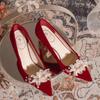 Outono 2025 Novo Bico Fino Camurça Vermelho Salto Alto Banquete de Casamento Vestido Sapatos de Casamento Sapatos de Madrinha Sapatos de Noiva Sapatos Individuais Femininos