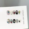 Puntas de uñas cortas de alta gama hechas a mano y de colores con lindos pedrería en forma de corazón europeos y americanos, parches de uñas postizas brillantes