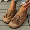 En stock 2026 transfronterizo verano nuevo mujer sandalias planas retro con borlas y cuentas de punta cerrada versátiles casuales para mujer