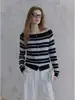 Camisa básica de malha listrada color-block estilo retrô francês, ombro a ombro, para mulheres, início do outono, madura e única, de manga comprida, com caimento solto
