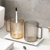 La Taza para Enjuague Bucal Viene con un Asa y un Diseño de Patrón Vertical, Haciéndola Fácil de Tomar. la boca redondeada de la taza no raspa la boca. El Plástico Grueso No Tiene Miedo a Caerse