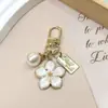 Nuevo Artículo Popular de Venta Cruzada Flor de Cinco Hojas Coreana Colgante de Pera Llavero Colgante de Bolsa Flor de Cerezo Pequeño Regalo