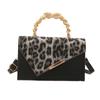 Bolso Cuadrado Pequeño de Color Contrastante con Estampado de Leopardo Diseño Nicho para Mujer 2025 Nuevo Bolso de Hombro de Moda Trendy Bolso Cruzado de Cadena para Viajero