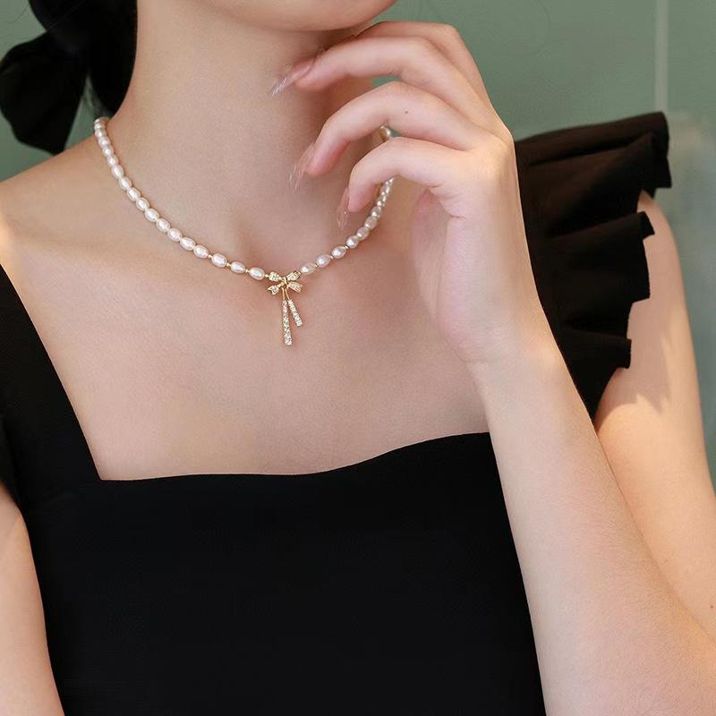 蝴蝶结吊坠天然淡水珍珠项链轻奢小众高级感镶钻小米珠