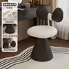 Taburete de maquillaje giratorio estilo crema para dormitorio de niñas, silla de tocador de alta gama con respaldo moderno en forma de lazo