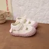 Sandálias de Bebê Verão Novo Estilo Sapatinhos Macios para Bebês e Crianças Pequenas para Meninos e Meninas com Biqueira Fechada, Respiráveis, Anti-Impacto, Sandálias de Praia para Crianças Pequenas