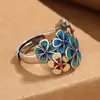 Anillo de brocado estilo étnico vintage con flor de esmalte cloisonné, anillo abierto para mujer, artesanía de epoxi, diseño de nicho abierto, joyería para manos