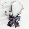 Colección de Pajaritas RayadasPajarita JK Sin Corbata Plana con Plumas Estilo Japonés Camisa de Uniforme Escolar Estilo Estudiante