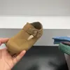 Nuevos Zapatos Birkenstock Retro de Ante con Suela Blanda para Niños Otoño 2026 Estilo Coreano Zapatos Casuales de Cuero para Niñas con Hebilla Metálica