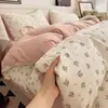 Juego de ropa de cama de lunares rosas, que incluye una funda de edredón, adecuado para dormitorios estudiantiles; un conjunto de tres piezas o un conjunto de cuatro piezas; hecho de algodón lavable y apto para la piel