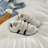 Zapatillas estilo coreano post-apocalípticas de velcro para mujer, nueva colección otoño 2026, zapatos blancos de moda, versátiles para estudiantes, mocasines