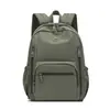 Mochila feminina de nylon leve, cor sólida, grande capacidade, novo modelo para viagens casuais e uso ao ar livre, bolsa escolar para estudantes universitários