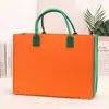 Bolsa de Feltro Combinação de Cores Bolsa de Mão Espessa Grande Capacidade Bolsa de Mão de Feltro para Carregar na Mão Bolsa de Presente para Banquete de Negócios Lembrança