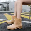 Botas de Chuva Femininas Moda Meia-Canela Estilo Japonês, Impermeáveis, Quentes, Antiderrapantes, Resistentes ao Desgaste, Sapatos de Água Leves para Mulheres