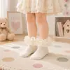 Venta Directa de Fábrica Calcetines de Encaje con Pompón para Baile de Niñas Calcetines Cortos Nuevos Cómodos Calcetines Lindos para Bebé Múltiples Colores Disponibles
