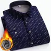 Camisa masculina xadrez quente para outono e inverno, manga longa, forrada com fleece, espessada, casual, de negócios, sem necessidade de passar, tamanho grande para meia-idade e idosos
