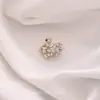 Broche de Laço Coração Simples para Mulheres, Corsage de Luxo, Alfinete Anti-Exposição para Gola Feminina, Alfinete de Cardigã, Acessório de Roupa