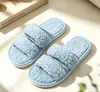 Pantuflas de felpa para mujer de Amazon, pantuflas de algodón gruesas para invierno con suela antideslizante, un artículo popular de comercio electrónico transfronterizo