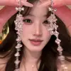 Exquisitos Aretes Largos Florales Estilo Francés para Mujer, Verano Lujo Ligero Estilo Resort de Alta Gama Pinzas para Orejas y Accesorios para Orejas Únicos y Hermosos