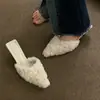 Mules de punta fina elegantes y mullidos con diseño de nicho Zapatos mullidos de tacón alto retro coreano Nuevas pantuflas Primavera 2026