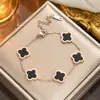 Pulsera de trébol de cuatro hojas de acero de titanio que no se desvanece con diamantes, pulsera de dijes de moda de oro rosa de 18 quilates, pulsera de cinco flores estilo europeo y americano