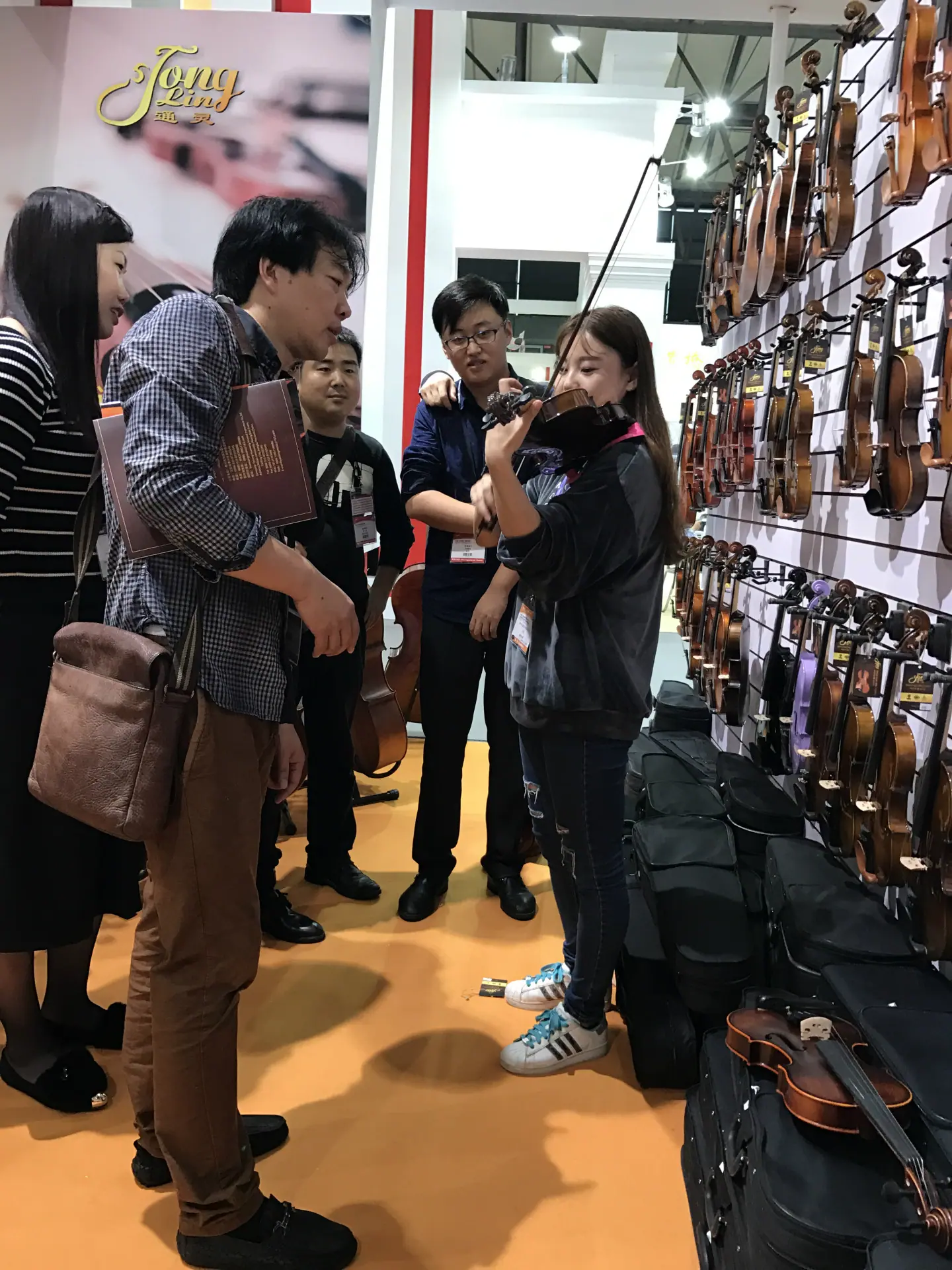 我司提琴老师现场指导