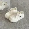 Nuevas Zapatillas Gruesas de Gato Lindas para Mujer Primavera 2026, Zapatos Blancos de Velcro, Mocasines Versátiles para Estudiantes, Estilo Lindo