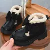 Botas Curtas de Veludo Plus Size Novas para Meninas Outono/Inverno Botas de Couro Infantis Botas Princesa com Laço Elegante Botas Quentes de Algodão