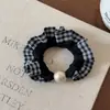 Goma para el pelo de cuadros con encaje y perlas plisadas, scrunchie moderno estilo coreano, banda elástica de alta elasticidad para coleta