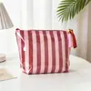 Bolsa de maquillaje impermeable de PVC, nuevo modelo transfronterizo para mujer, neceser rayado de gran capacidad, bolsa de almacenamiento de viaje versátil, fábrica