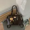 Versão Coreana Mochila Embossed Retro de Nicho Design de Nicho Feminino Moda Outono 2025 Bolsa de Ombro Satchel