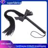 Casal sexo SM flertando preto arco borla pendurado chicote alternativa contenção punição SP brinquedo adulto