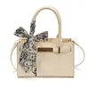 Bolsa de Mão Simples e Estilosa 2026 Novo Modelo para Mulheres, Bolsa Transversal Fashion de Alto Valor, Bolsa de Ombro de Grande Capacidade