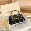 Bolso Cuadrado Pequeño Retro de Hong Kong para Mujer, Nuevo Estilo Verano 2025, Bolso de Hombro y Cruzado para el Trabajo Inspirado en Chanel