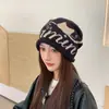 2026 Outono/Inverno Afinar o Rosto à Prova de Frio Estilo Preguiçoso Gorro de Tricô Moda Quente Aba Dobrada Carta Chapéu Frio Feminino