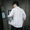 Camisa listrada de manga média masculina 2024 Nova camisa masculina de sete mangas Camisa listrada de algodão e linho de manga média Jaqueta fina para homens