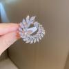 Broche de mariposa de diamante plisado con diseño personalizado, moda de alta gama, dulce y genial, accesorio de ropa al por mayor