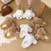 Paquete medio lindo femenino 2026 cálido interior nuevo pantuflas de peluche pantuflas de algodón dibujos animados invierno hogar