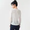 Conjunto casual de duas peças em camadas para mulheres: Saída de praia de malha respirável com proteção solar e camisola curta para usar no yoga