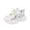 Tênis de malha estilo "dad shoes" infantil 2026 verão para meninas, respirável, color block, sola macia, leve, moda estudantil, tênis casual
