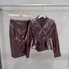 Conjunto de Cuero PU Cruzado Otoño/Invierno 2026 Chaqueta con Cuello en V Ceñida a la Cintura con Volantes y Cremallera Acampanada con Falda de Tubo con Abertura en la Cadera