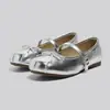 Sapatos Mary Jane com Laço Prateado para Mulheres, Sola Rasa Macia Versátil Tira Retro Sapatilhas Planas